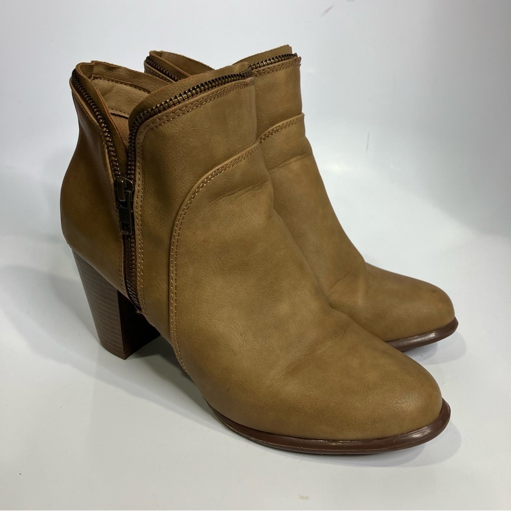 Margaritaville Jazz faux leather ankle boots heels tan size 10 casual neutral‎